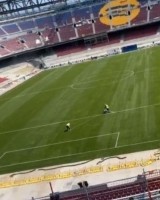 开云登录入口地址-世体：诺坎普球场完成画线工作，大停电并未影响工程进度