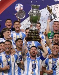 阿根廷队三连冠，劳塔罗加时绝杀，终于不靠梅西扶