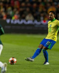 巴西后卫谈高原作战：冲刺跑后喘不过气+赛后吸氧 现在还在不停咳