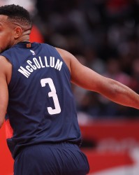 特雷·杨改穿3号！奇才前两任3号分别是CJ·麦科勒姆和比尔！